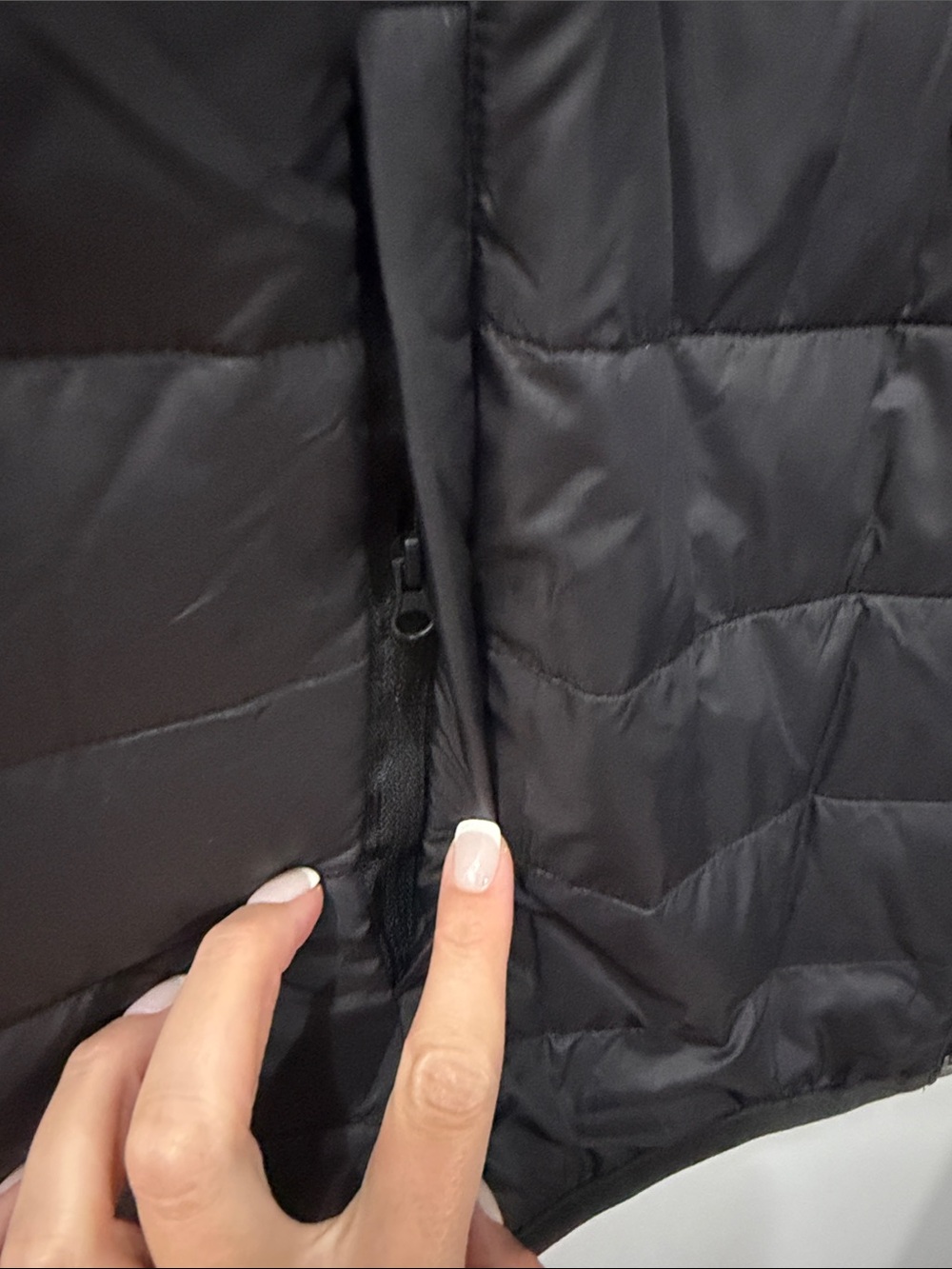 American Eagle Outfitters Quilted Puffer Vest - Black - Picture 5 of 8